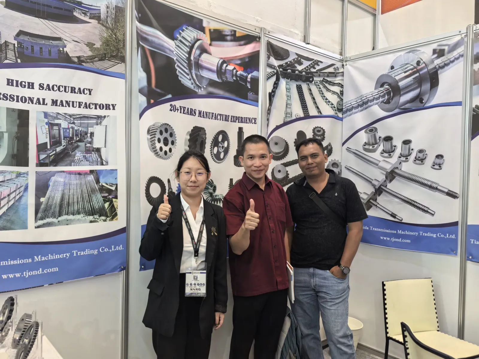 Customers visiting the TJOND booth at an industrial trade show