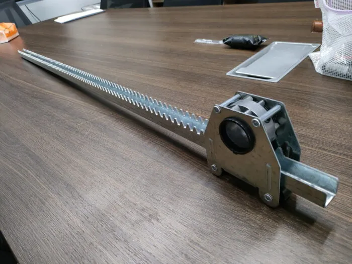 Galvanized greenhouse rack and pinion set with straight toothed rack and mounting bracket