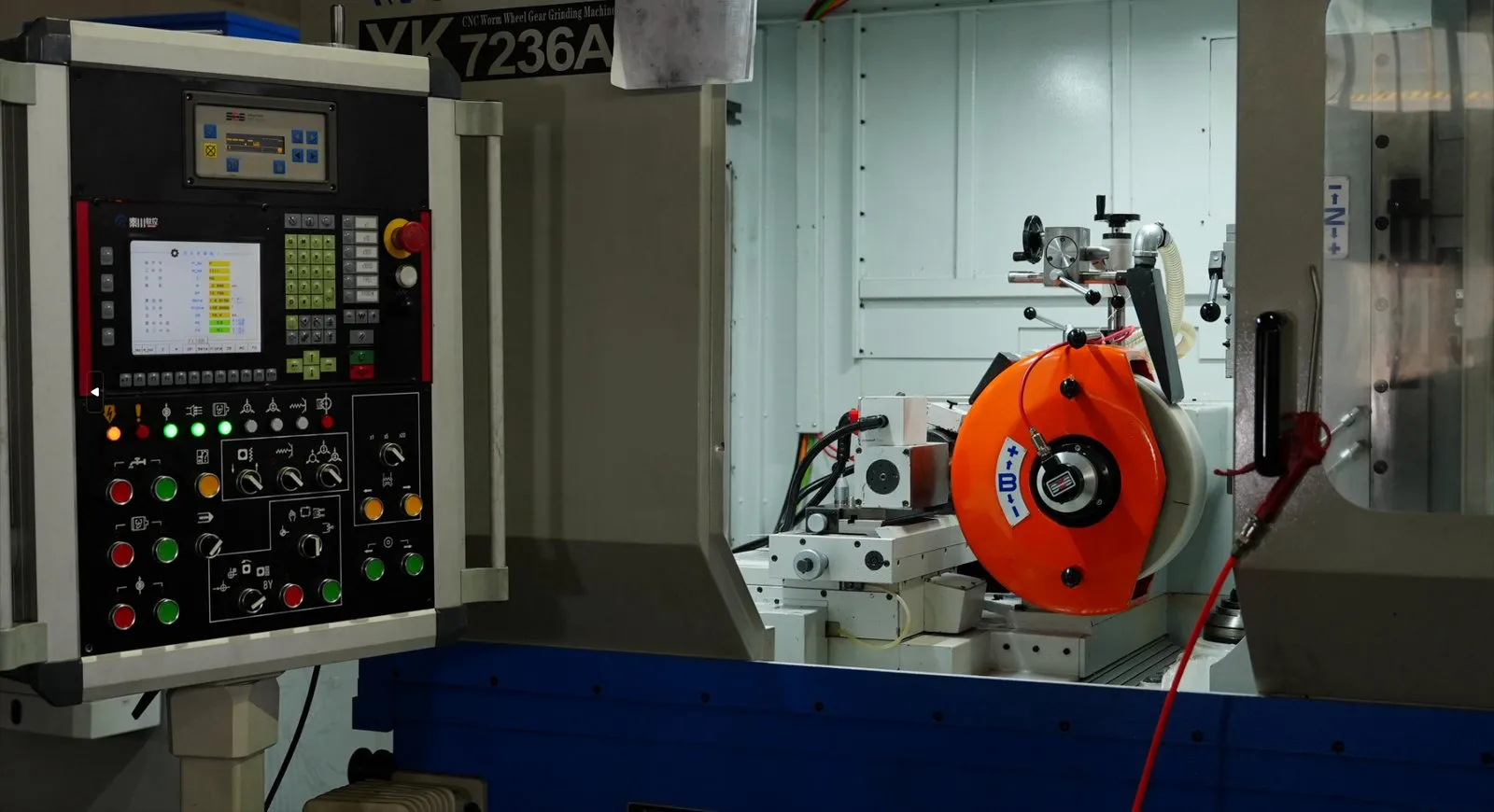 CNC worm wheel gear grinding machine control panel and grinding head