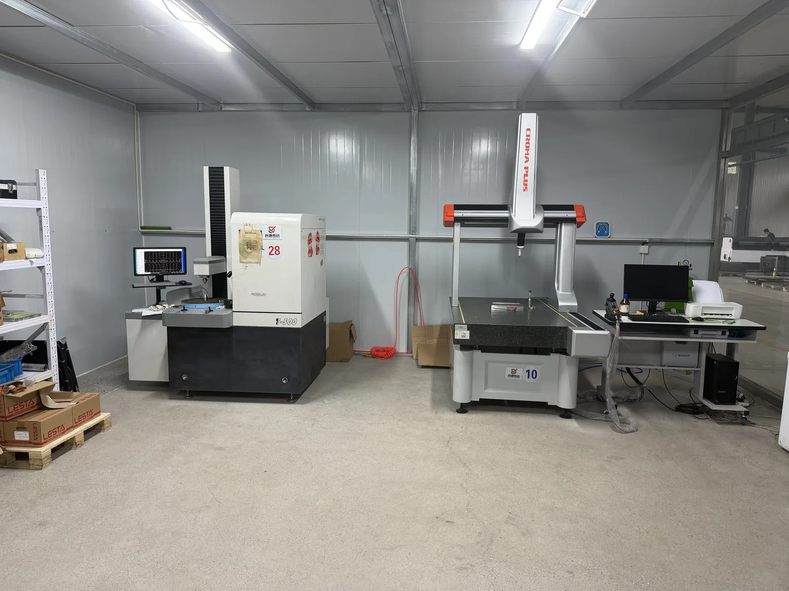 Inspection room with gear measuring centre and coordinate measuring machine